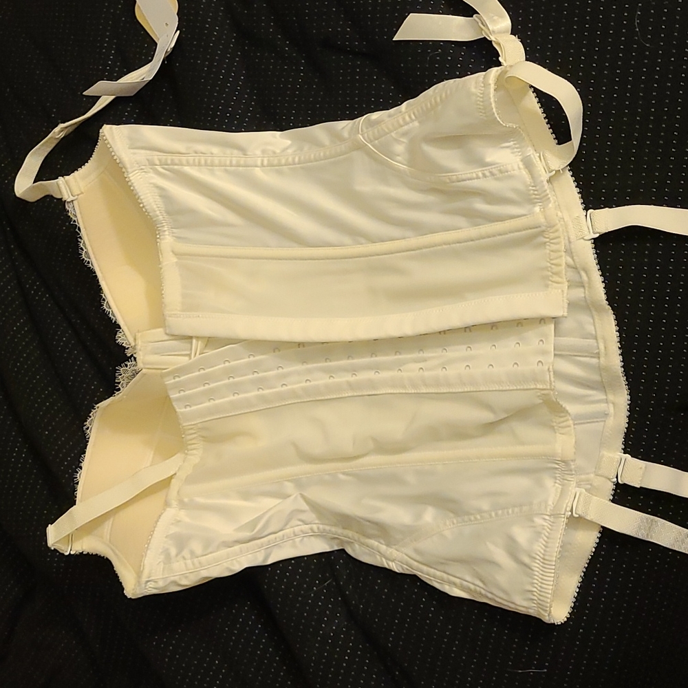 Bustier - Picture 2 of 2